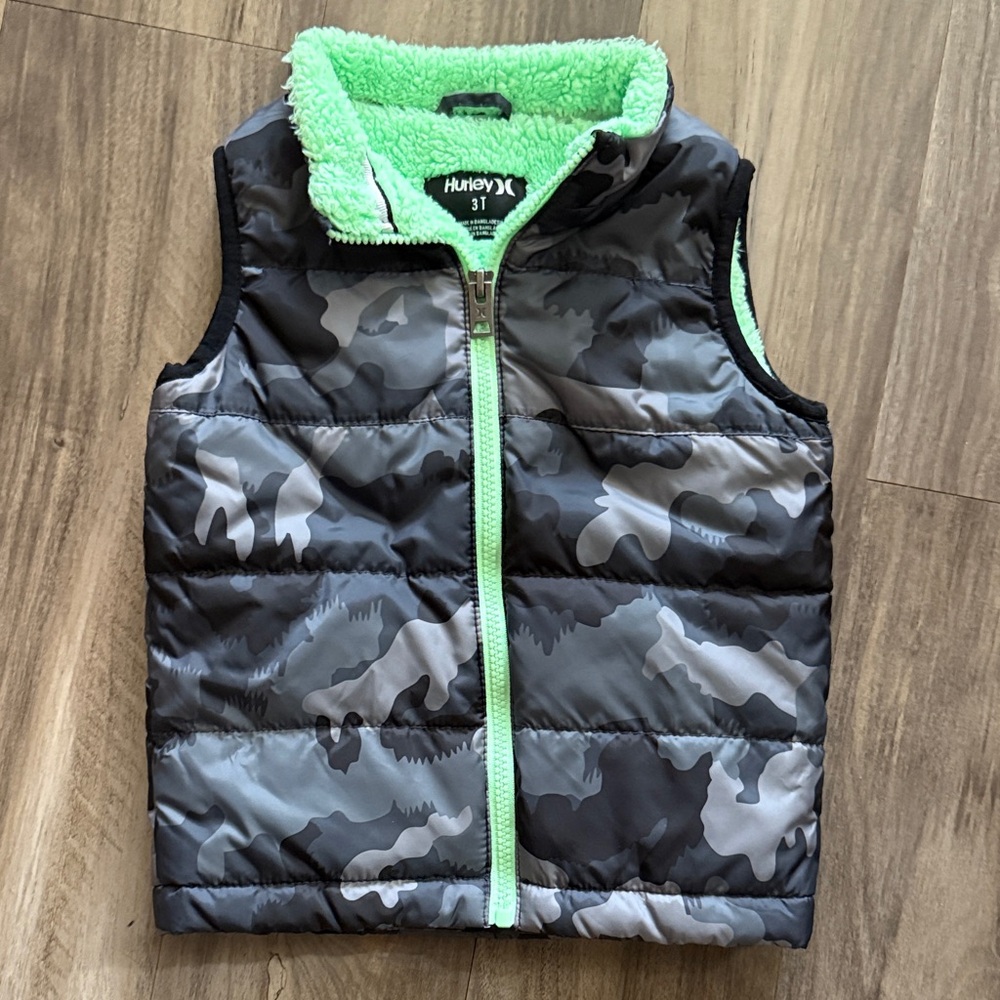 Hurley Camo Puffer Vest with Green Lining